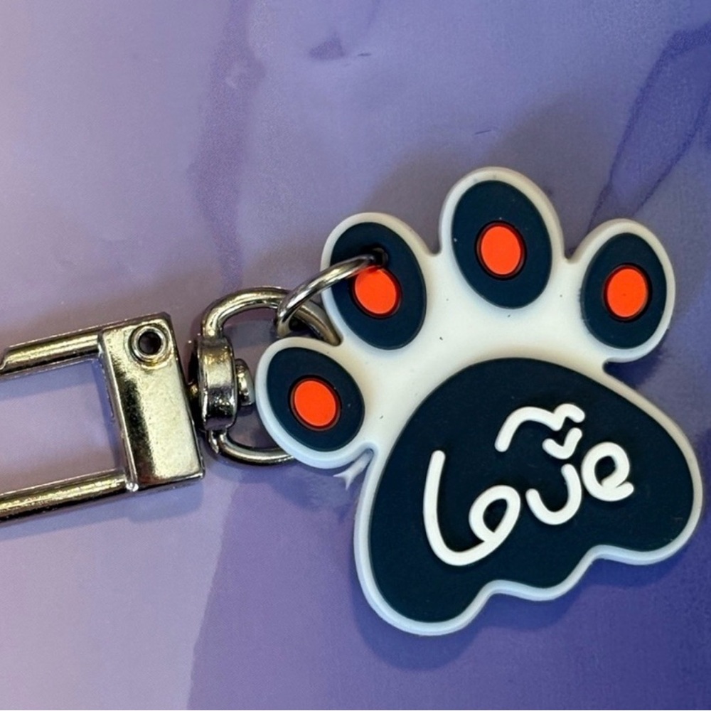 Paw Print Love Keychain - Picture 2 of 2